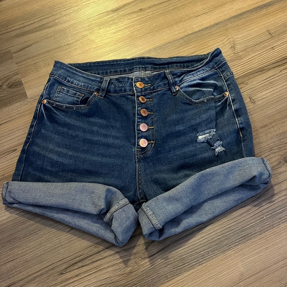 Women’s High-Waisted Jean Shorts